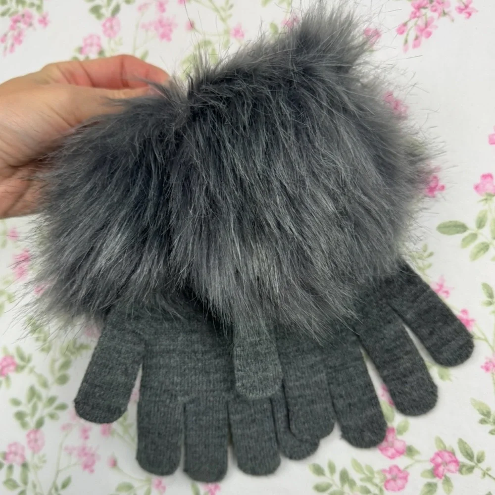 NEW Icing‎ Grey Fur Mittens